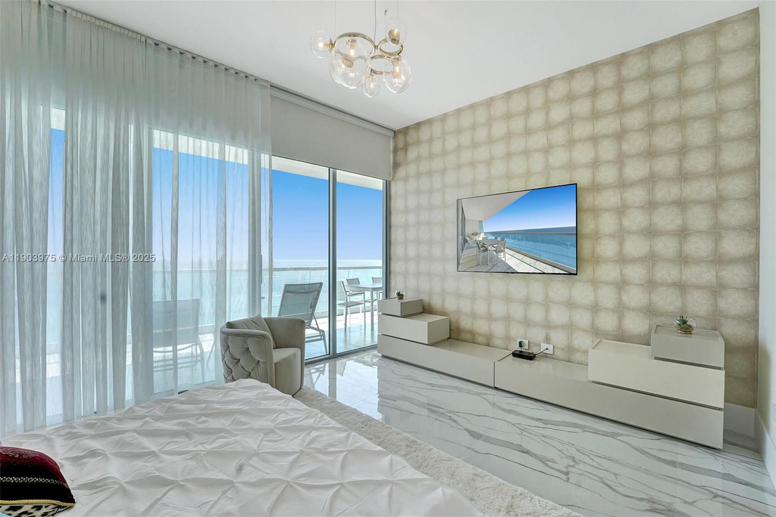 TURNBERRY OCEAN CLUB - Residential