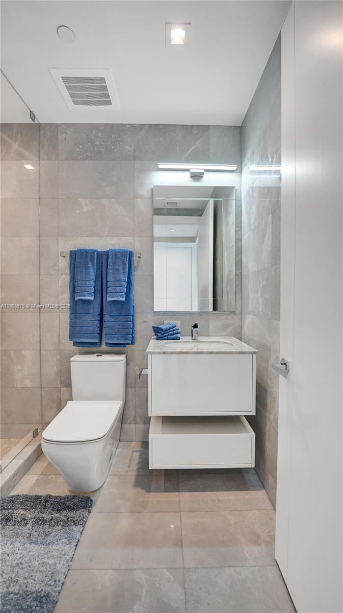 TURNBERRY OCEAN CLUB - Residential