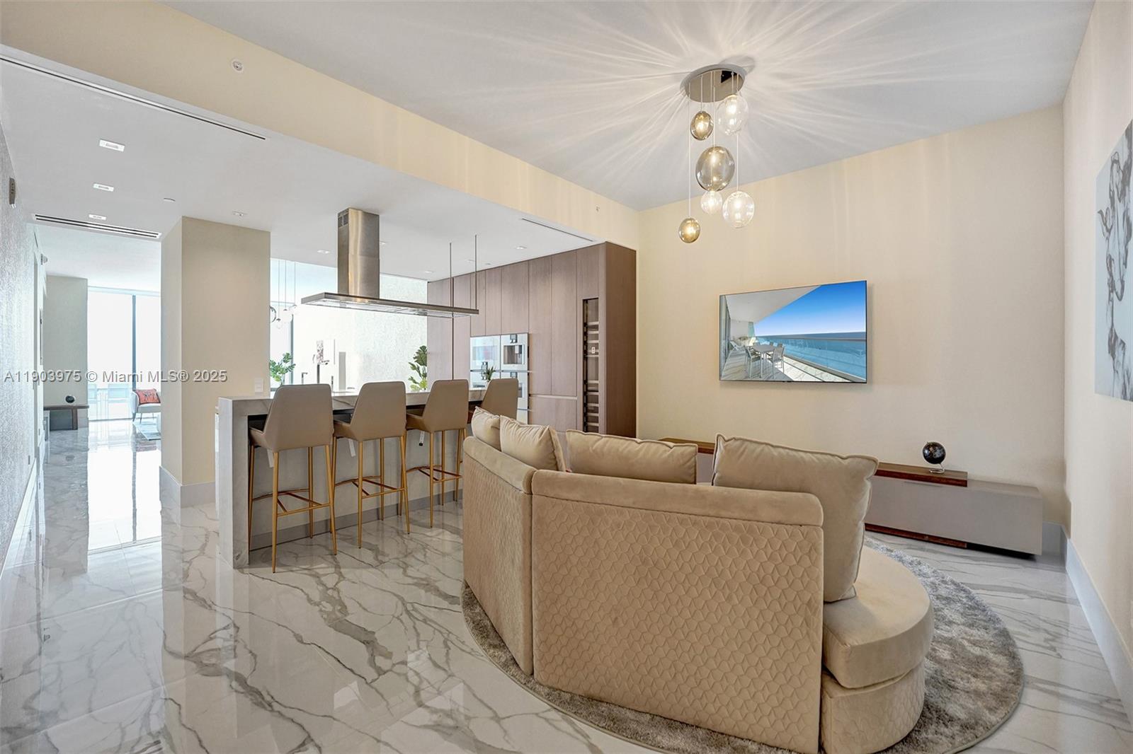 TURNBERRY OCEAN CLUB - Residential
