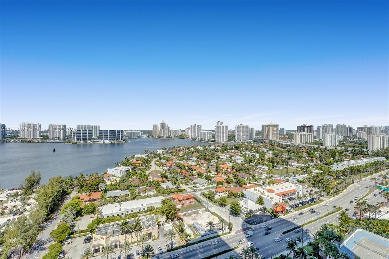 TURNBERRY OCEAN CLUB - Residential