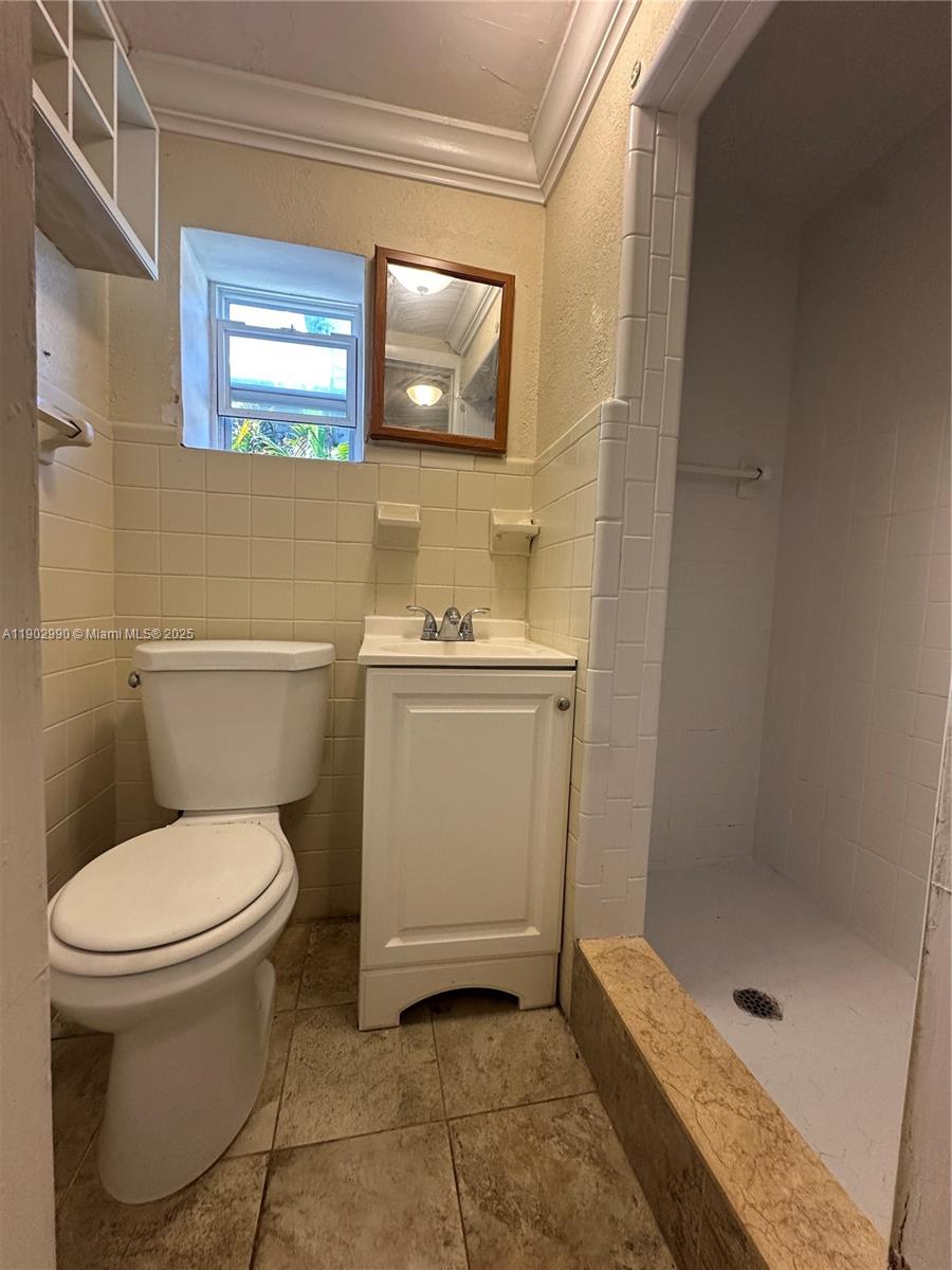 HOLLYWOOD LITTLE RANCHES - Residential Lease