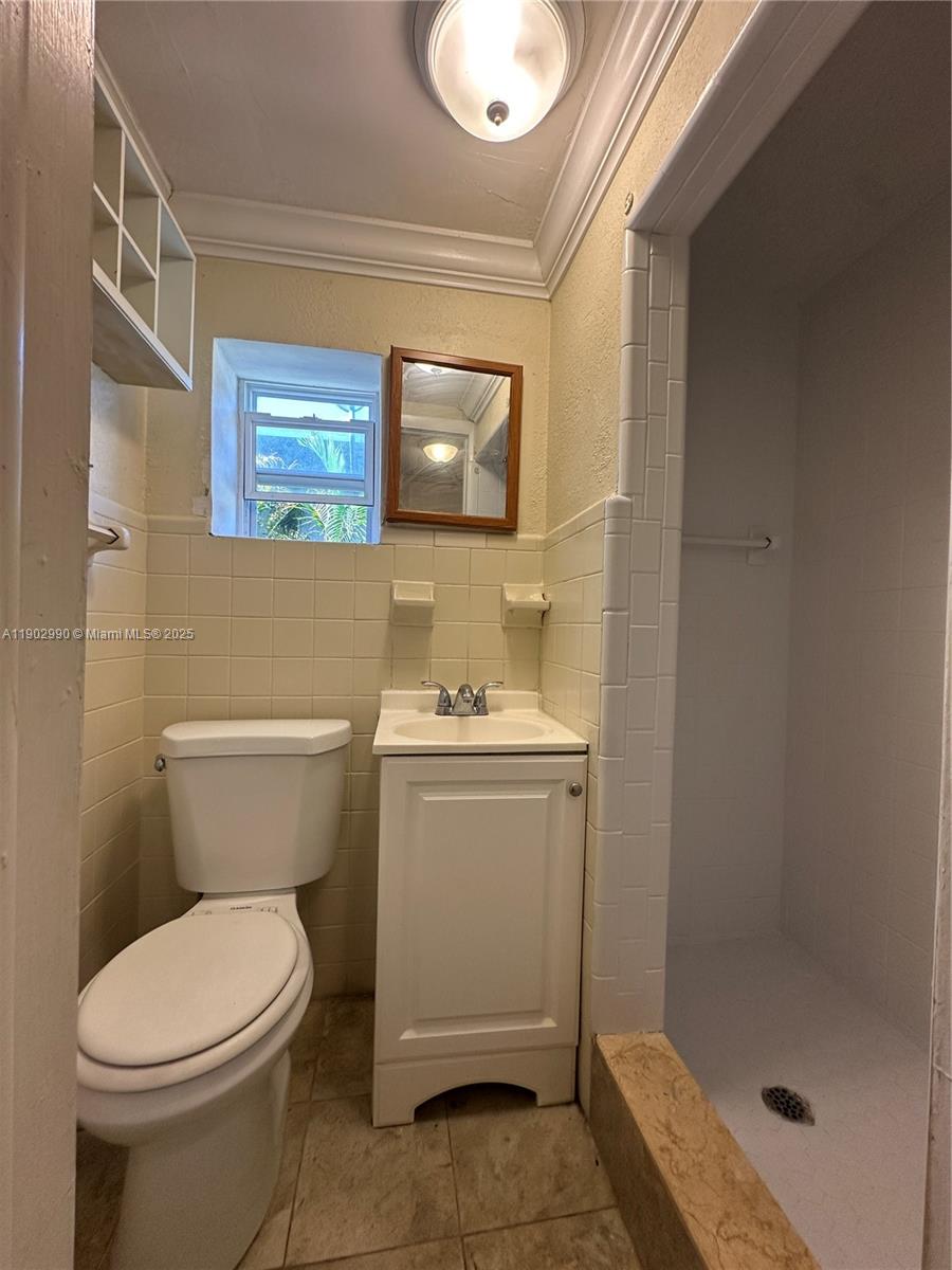 HOLLYWOOD LITTLE RANCHES - Residential Lease