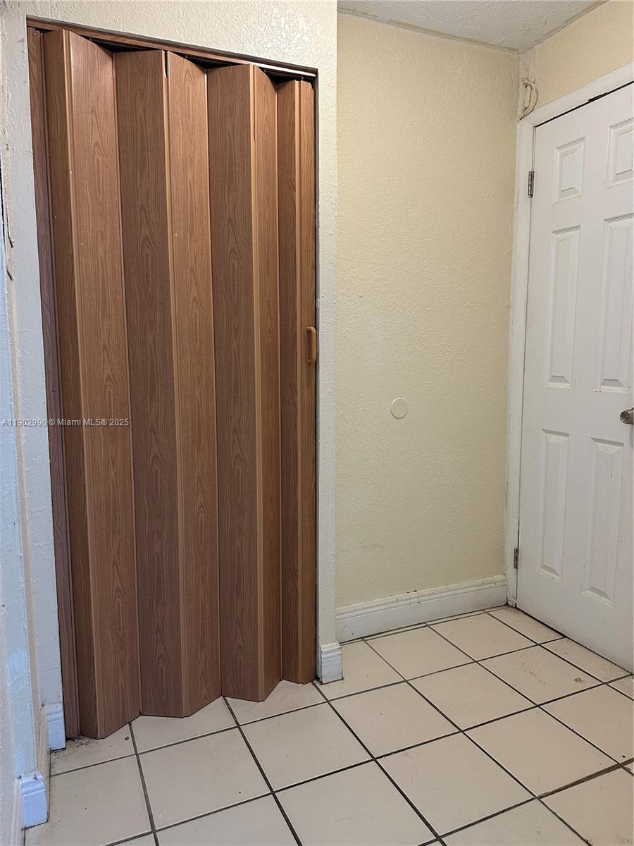 HOLLYWOOD LITTLE RANCHES - Residential Lease