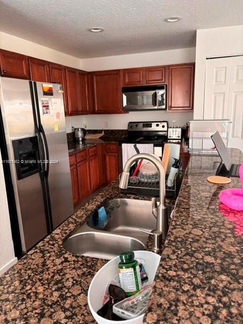 ROYAL WOODS CONDO - Residential Lease