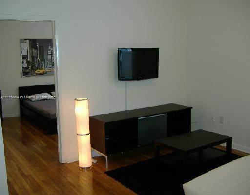Very nice unit complete with with wood floors. For rent completely furnished with queen bed in bedroom. LCD high definition 42 inches tv. Great unit to live in or for a vacation home. Don t miss it. Easy to show. Very nice and quite building with washer/dryer on premises. Free street parking with city registration.