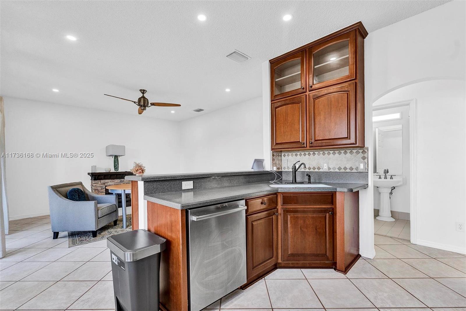 EMERALD COURTS - OPAL CRE - Residential