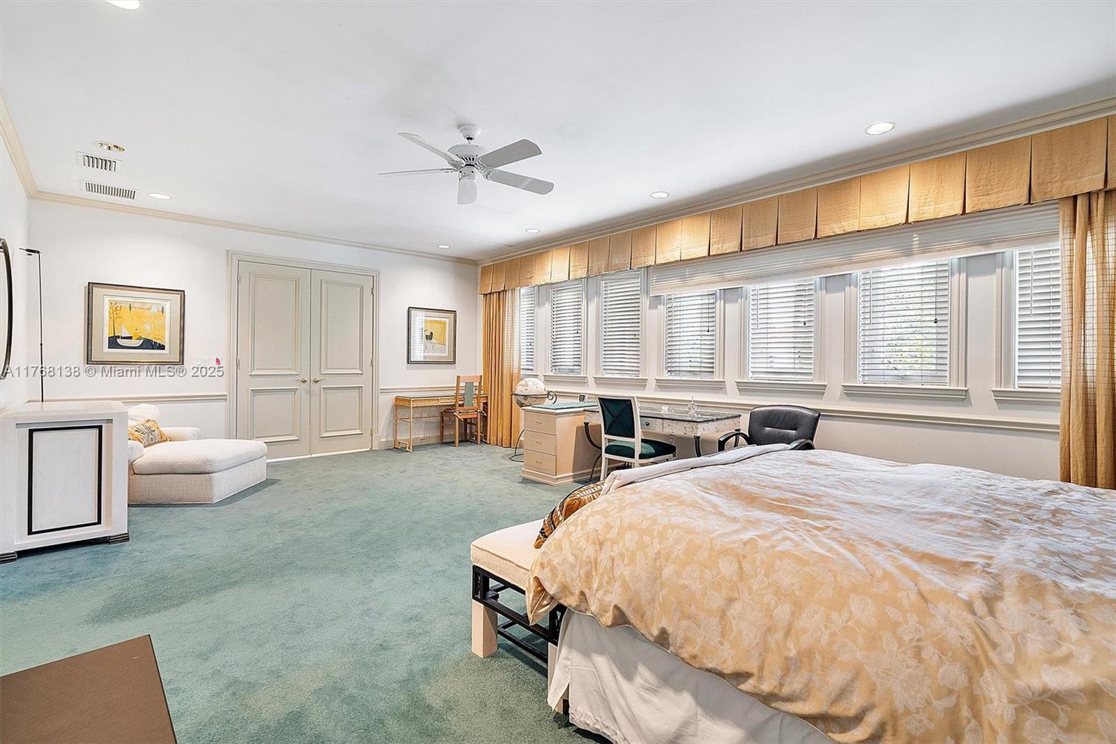 BAYSHORE VILLAS - Residential