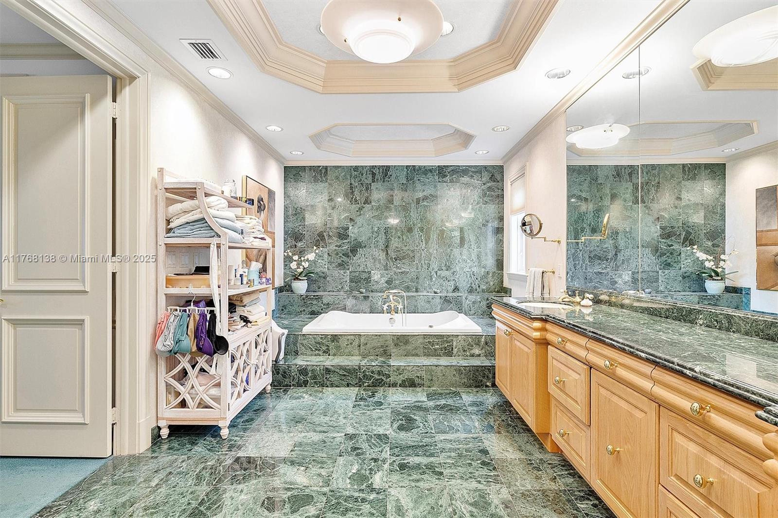 BAYSHORE VILLAS - Residential