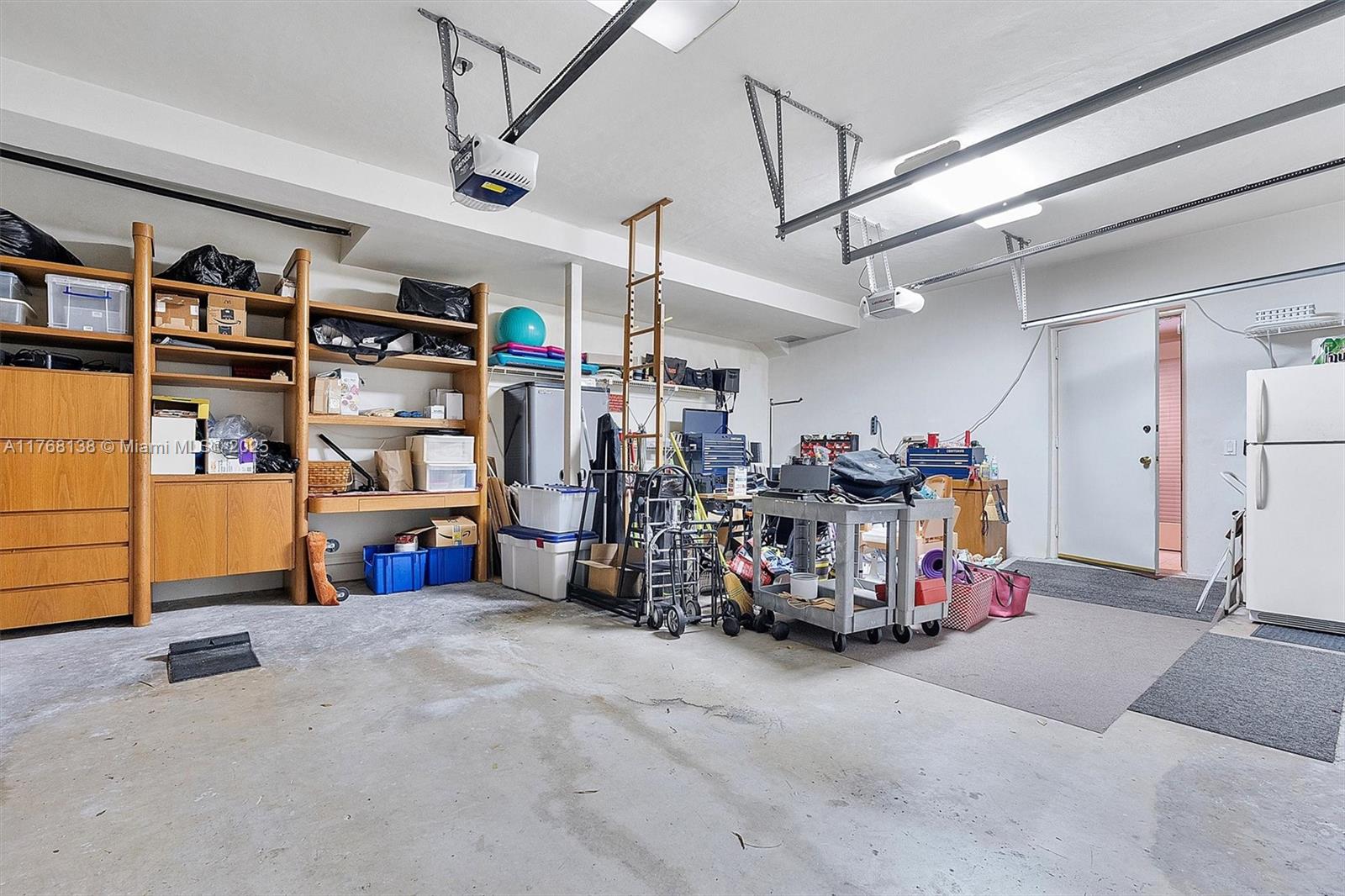 BAYSHORE VILLAS - Residential