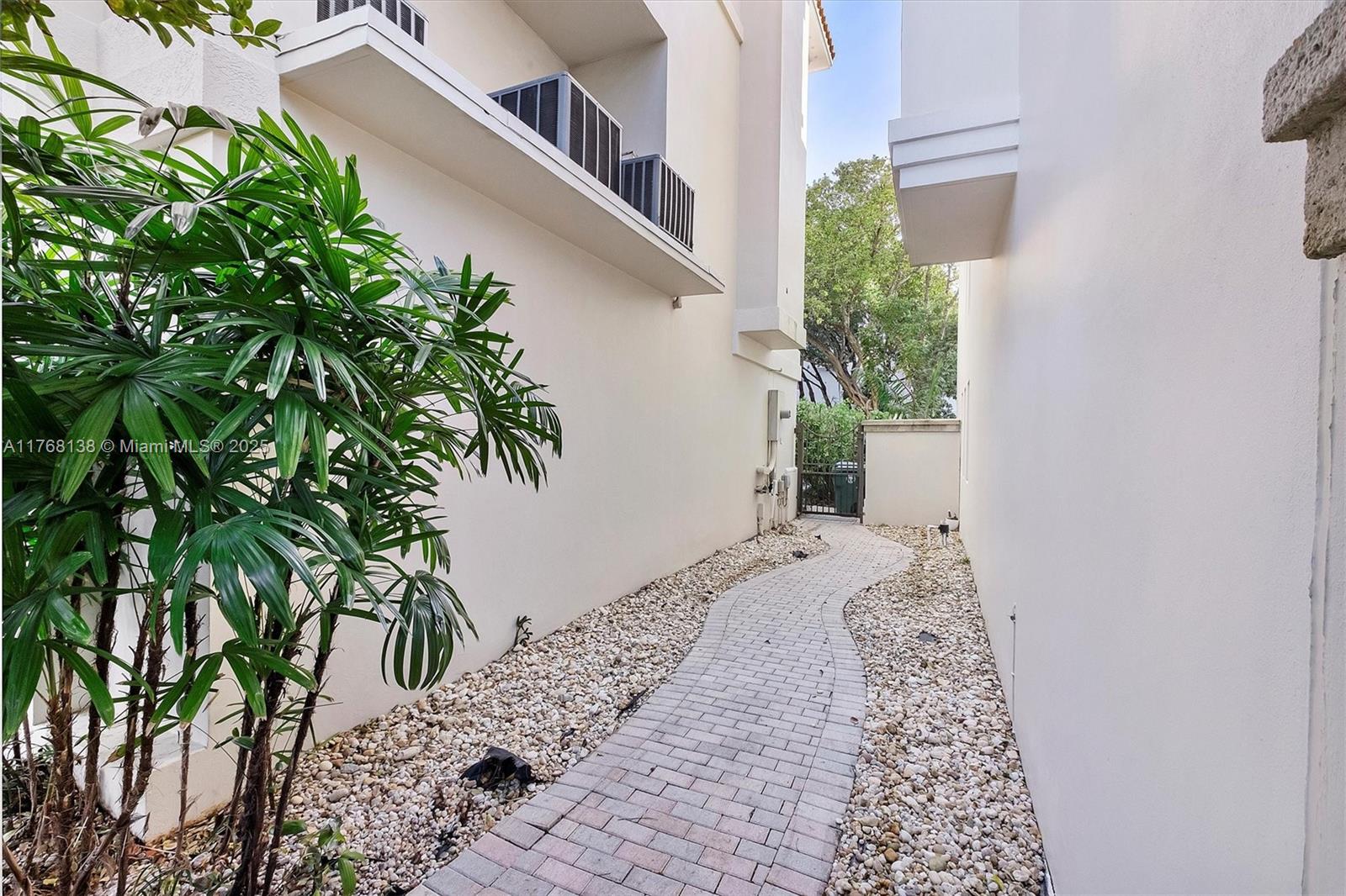 BAYSHORE VILLAS - Residential