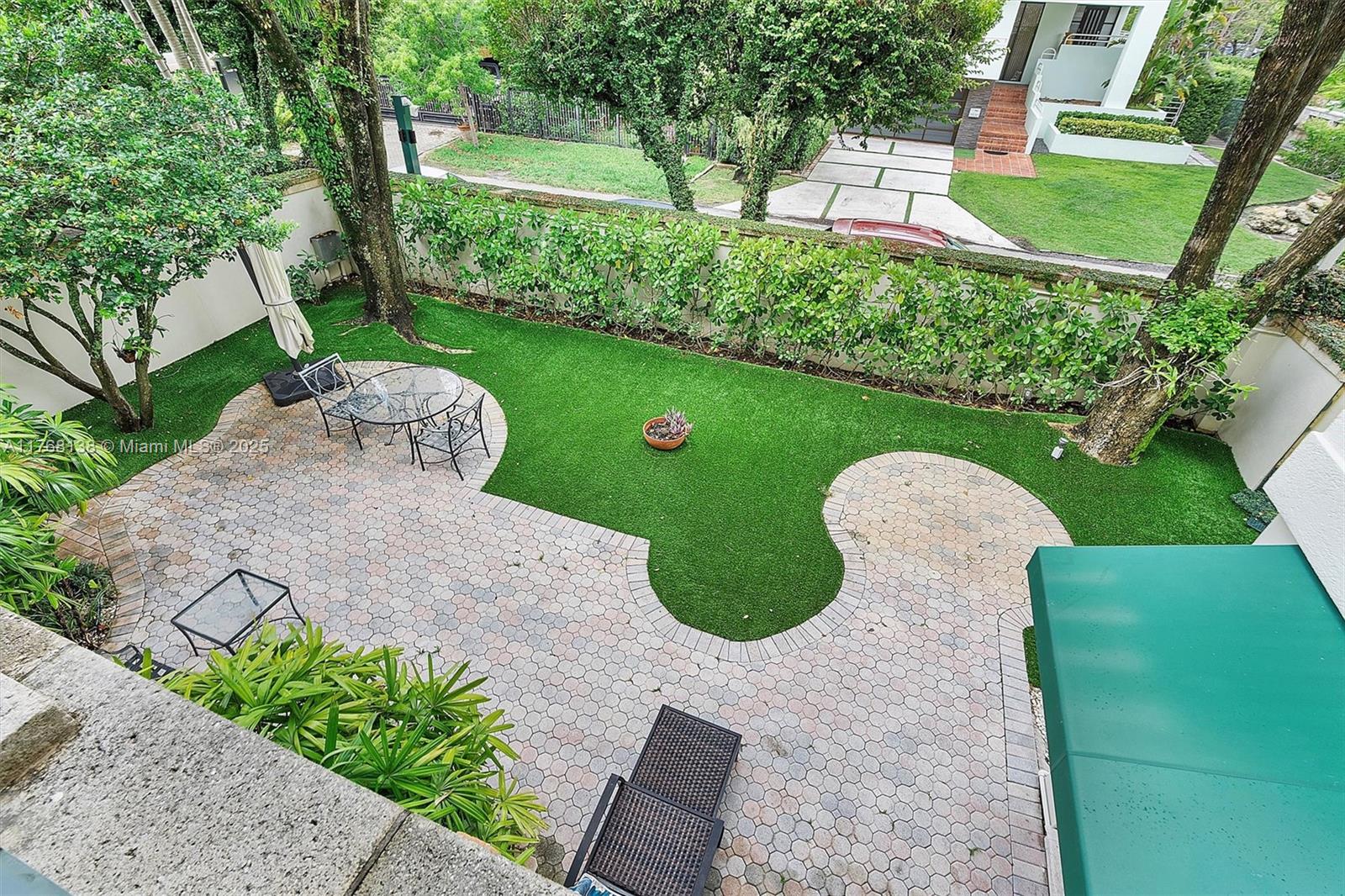 BAYSHORE VILLAS - Residential