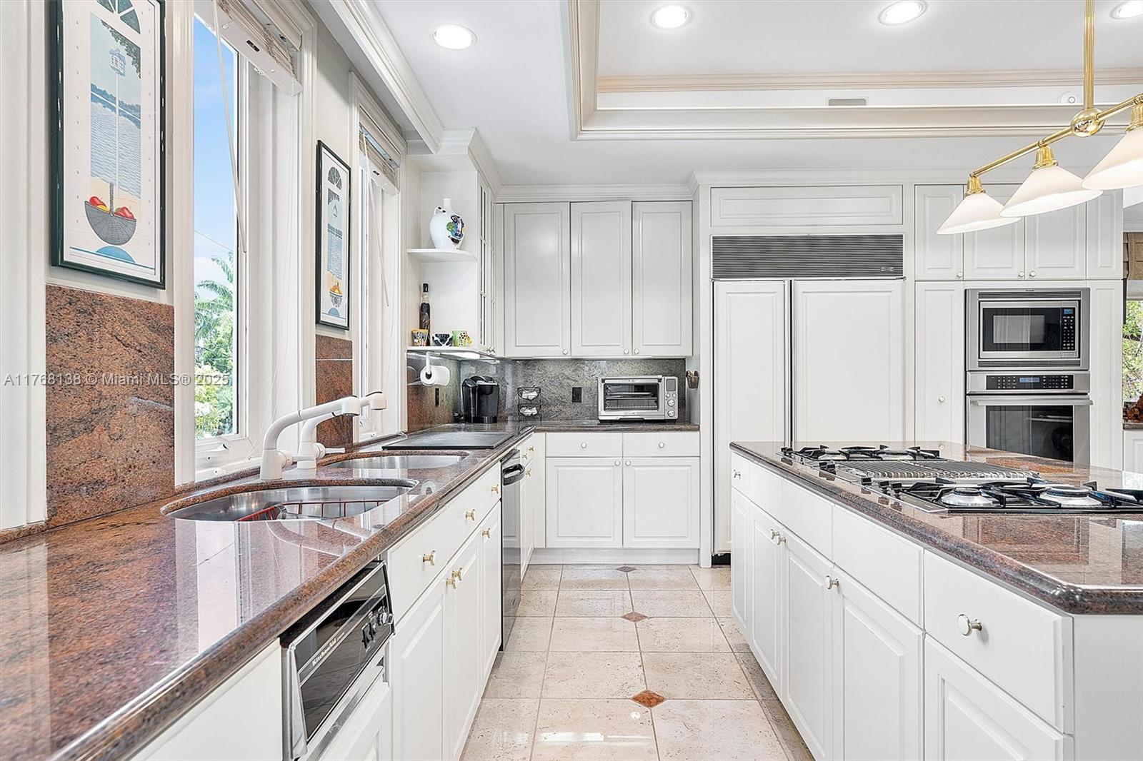 BAYSHORE VILLAS - Residential