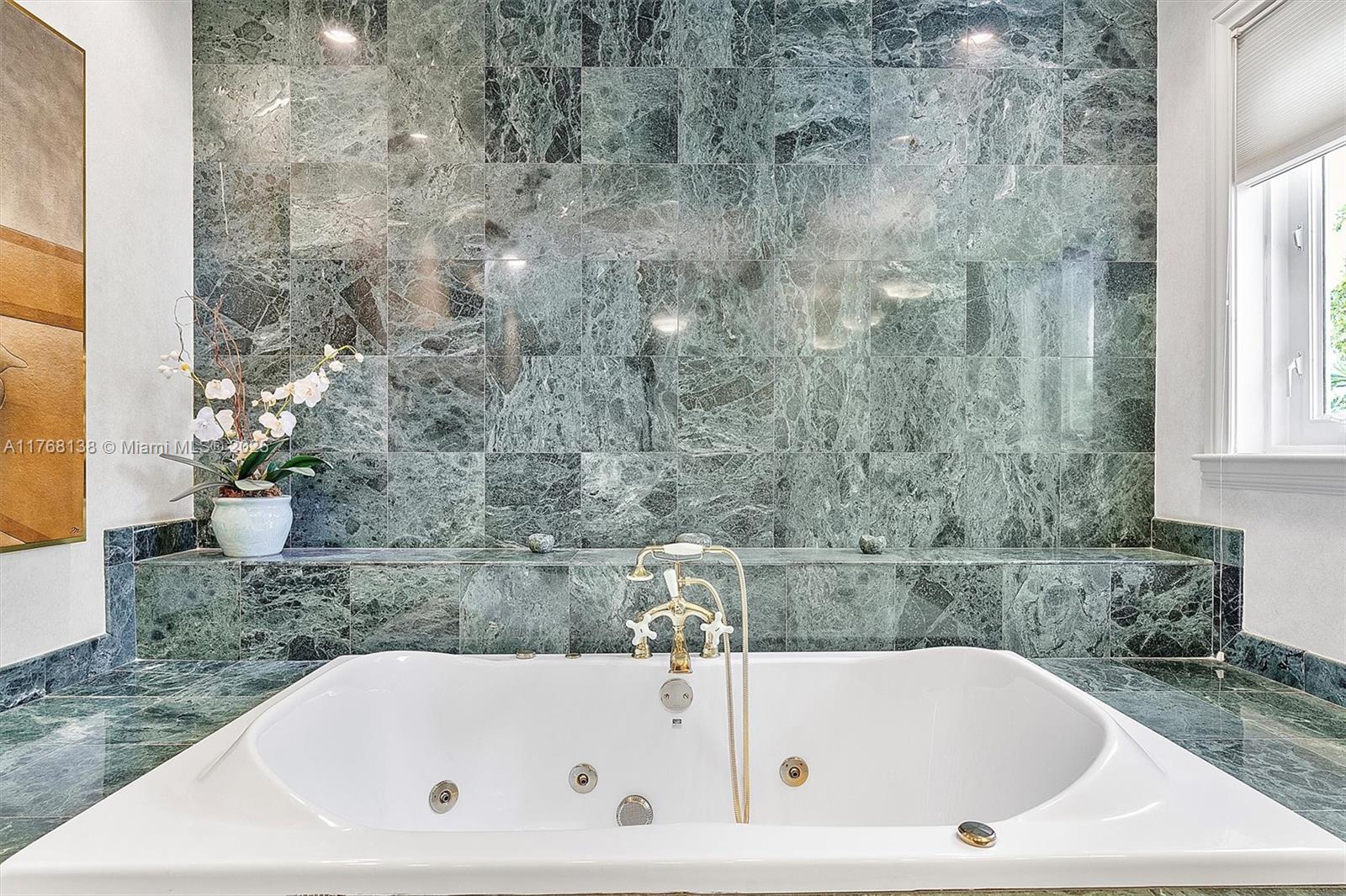 BAYSHORE VILLAS - Residential