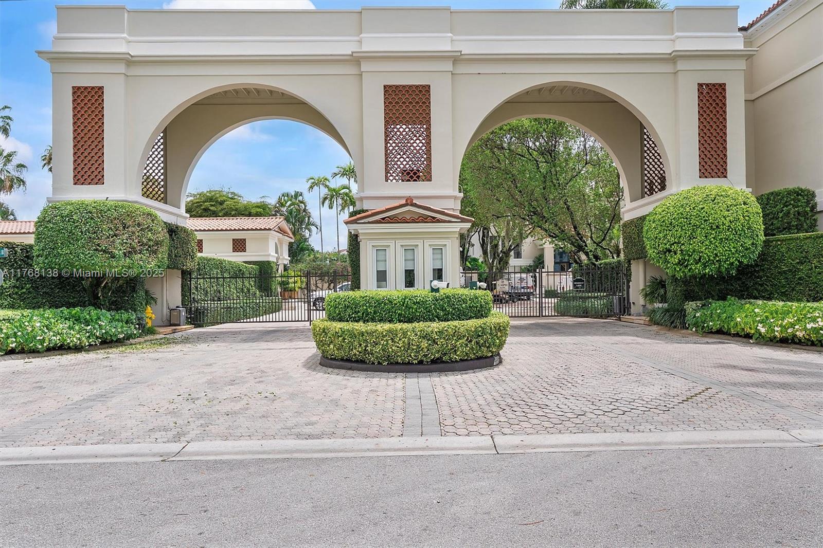 BAYSHORE VILLAS - Residential