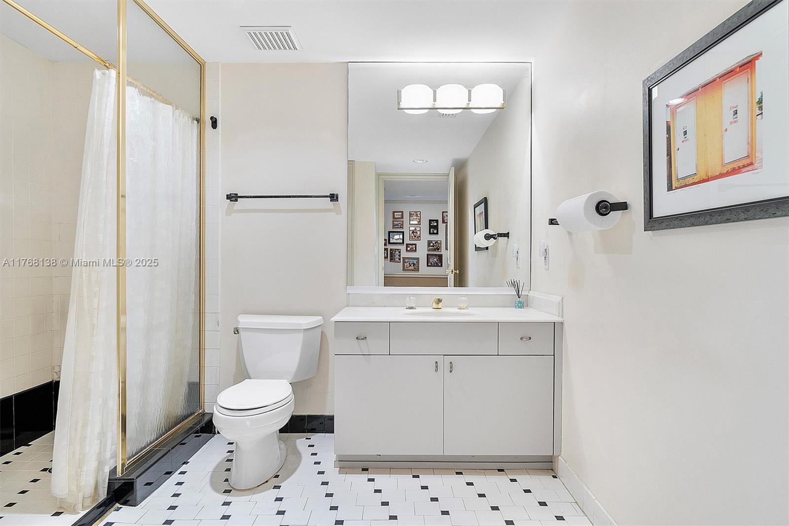 BAYSHORE VILLAS - Residential