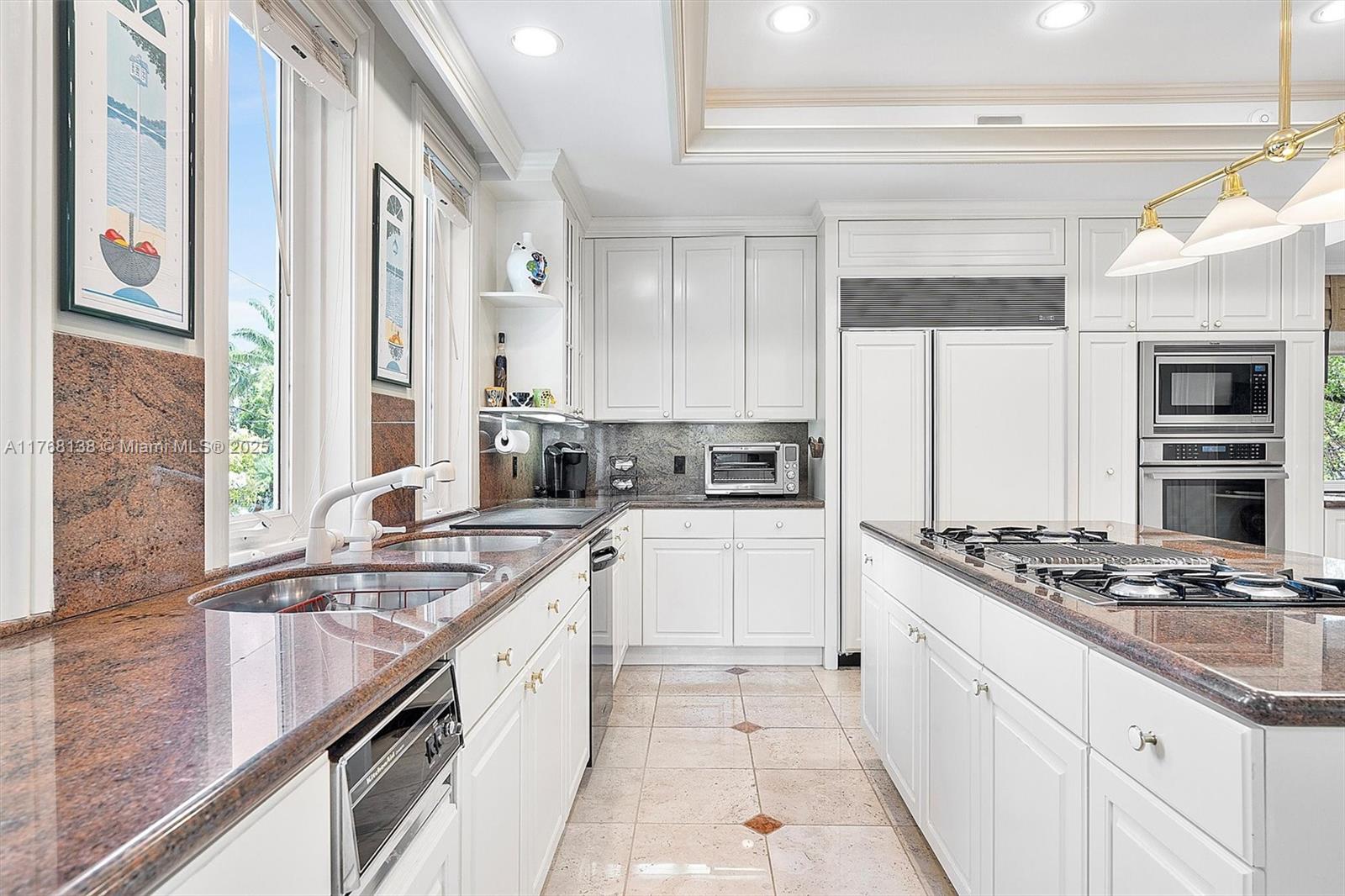 BAYSHORE VILLAS - Residential