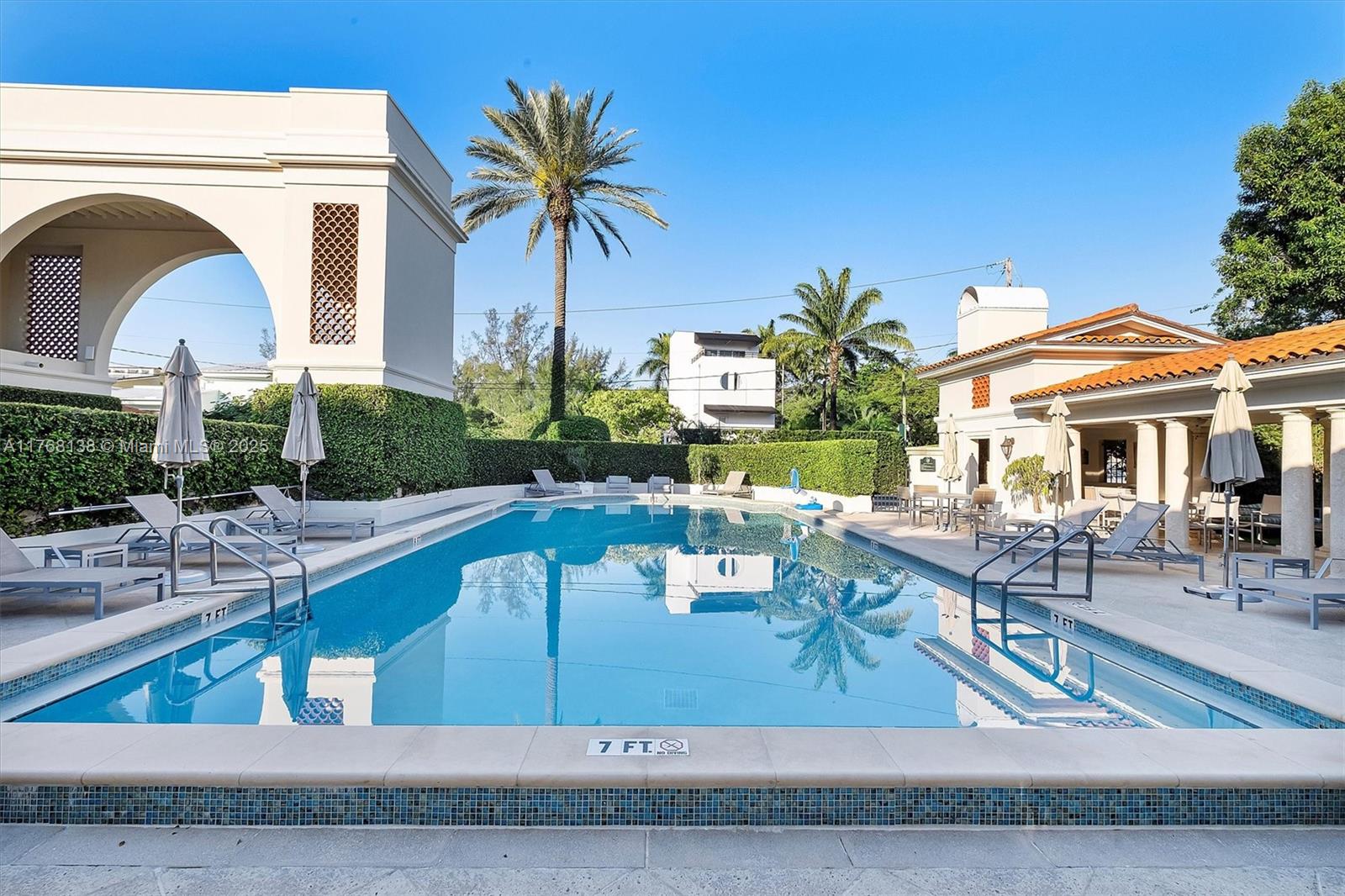 BAYSHORE VILLAS - Residential