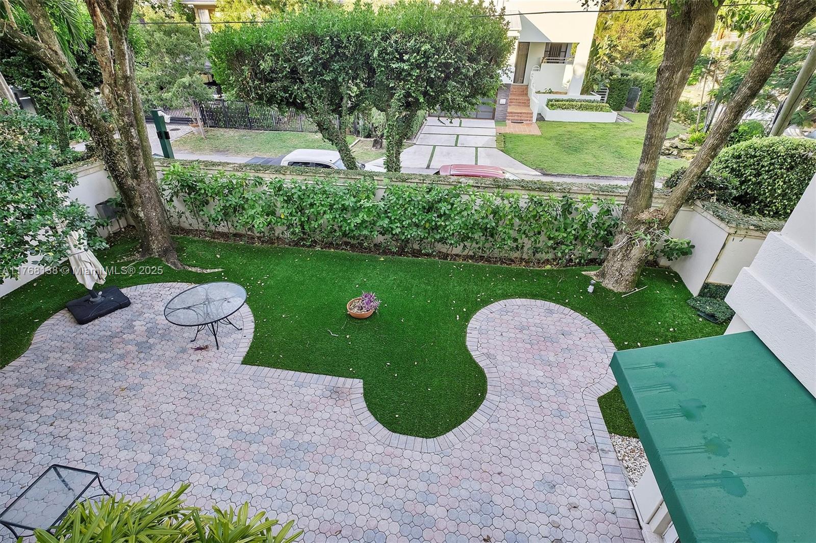 BAYSHORE VILLAS - Residential