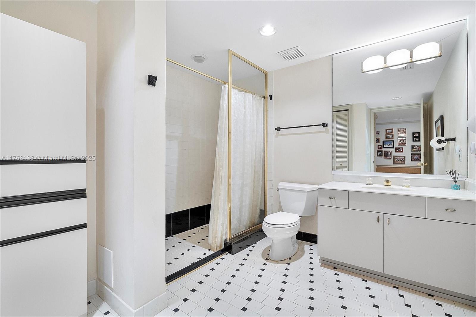 BAYSHORE VILLAS - Residential