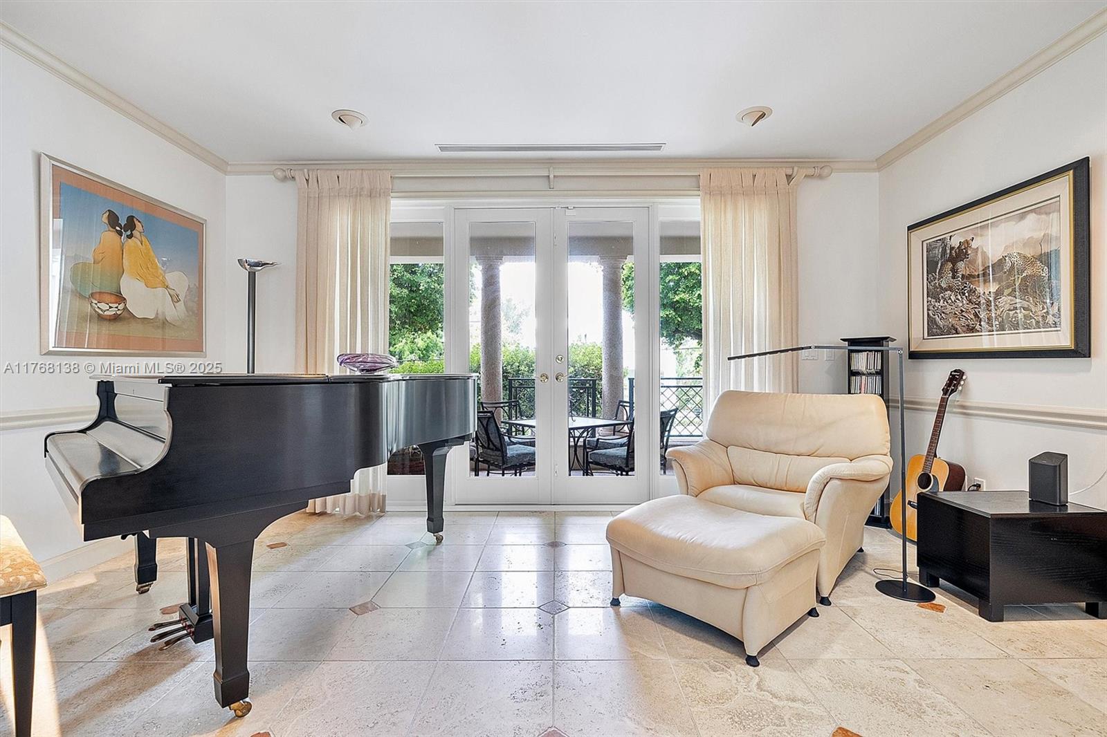 BAYSHORE VILLAS - Residential