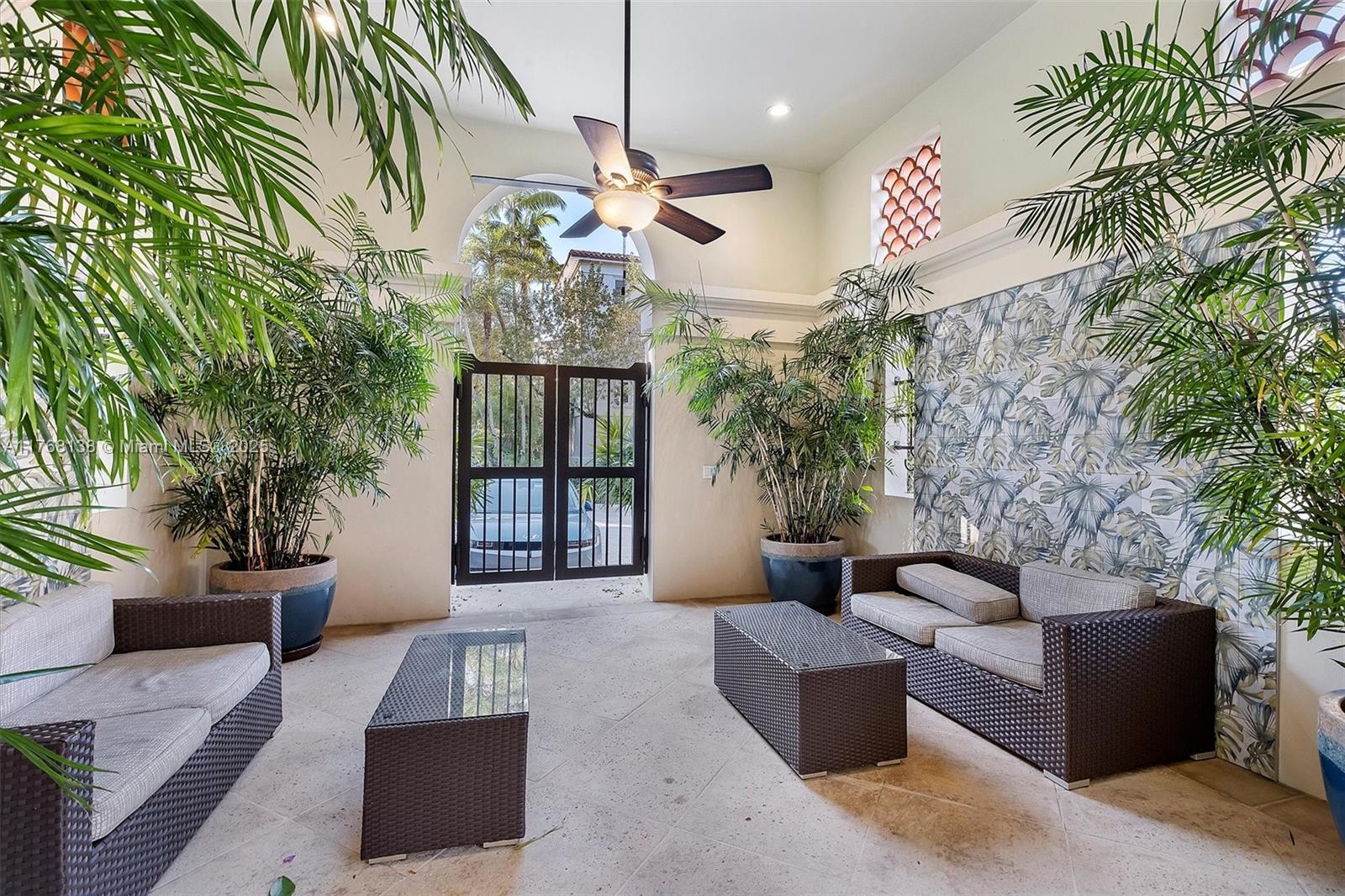 BAYSHORE VILLAS - Residential