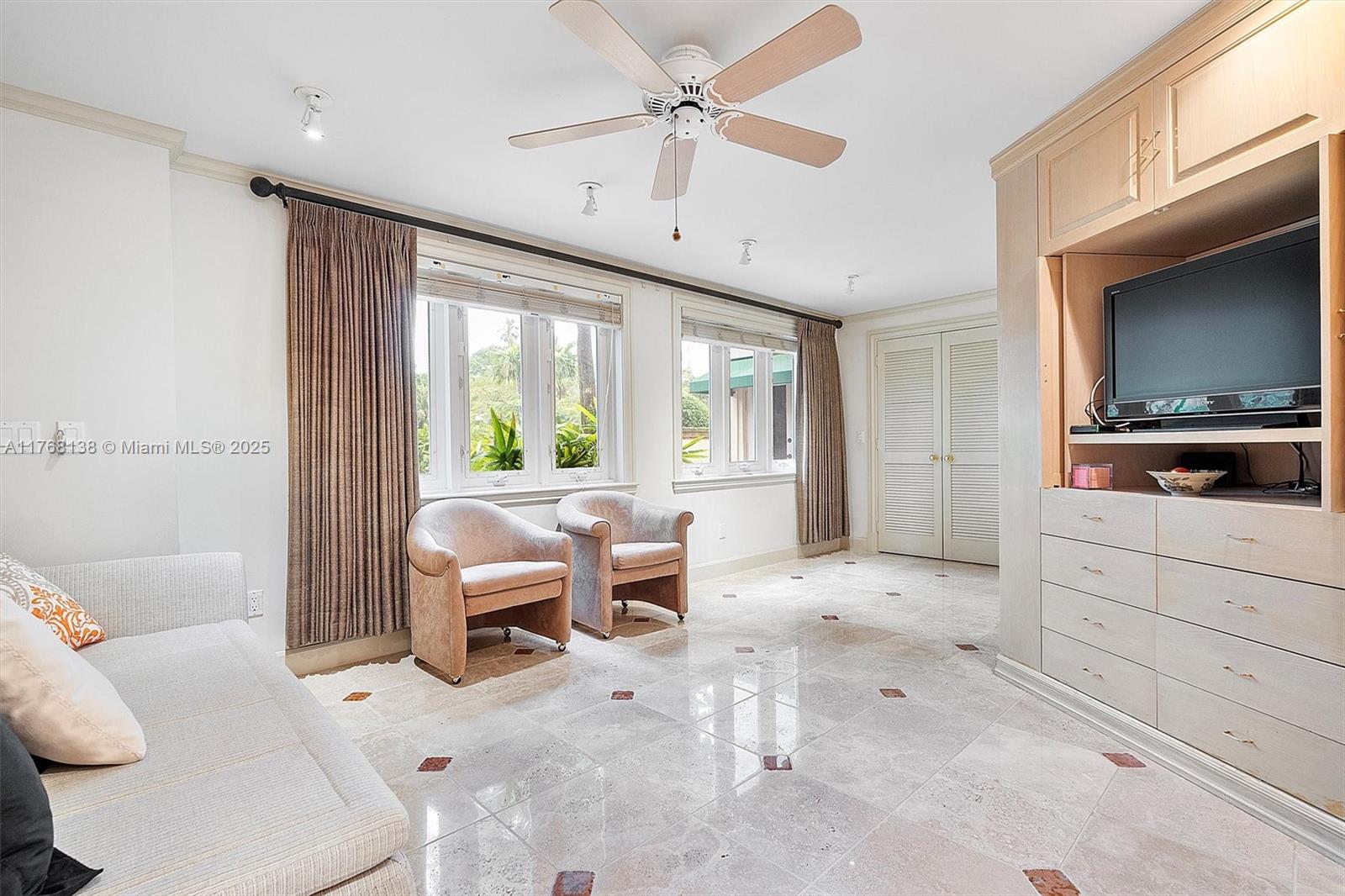 BAYSHORE VILLAS - Residential