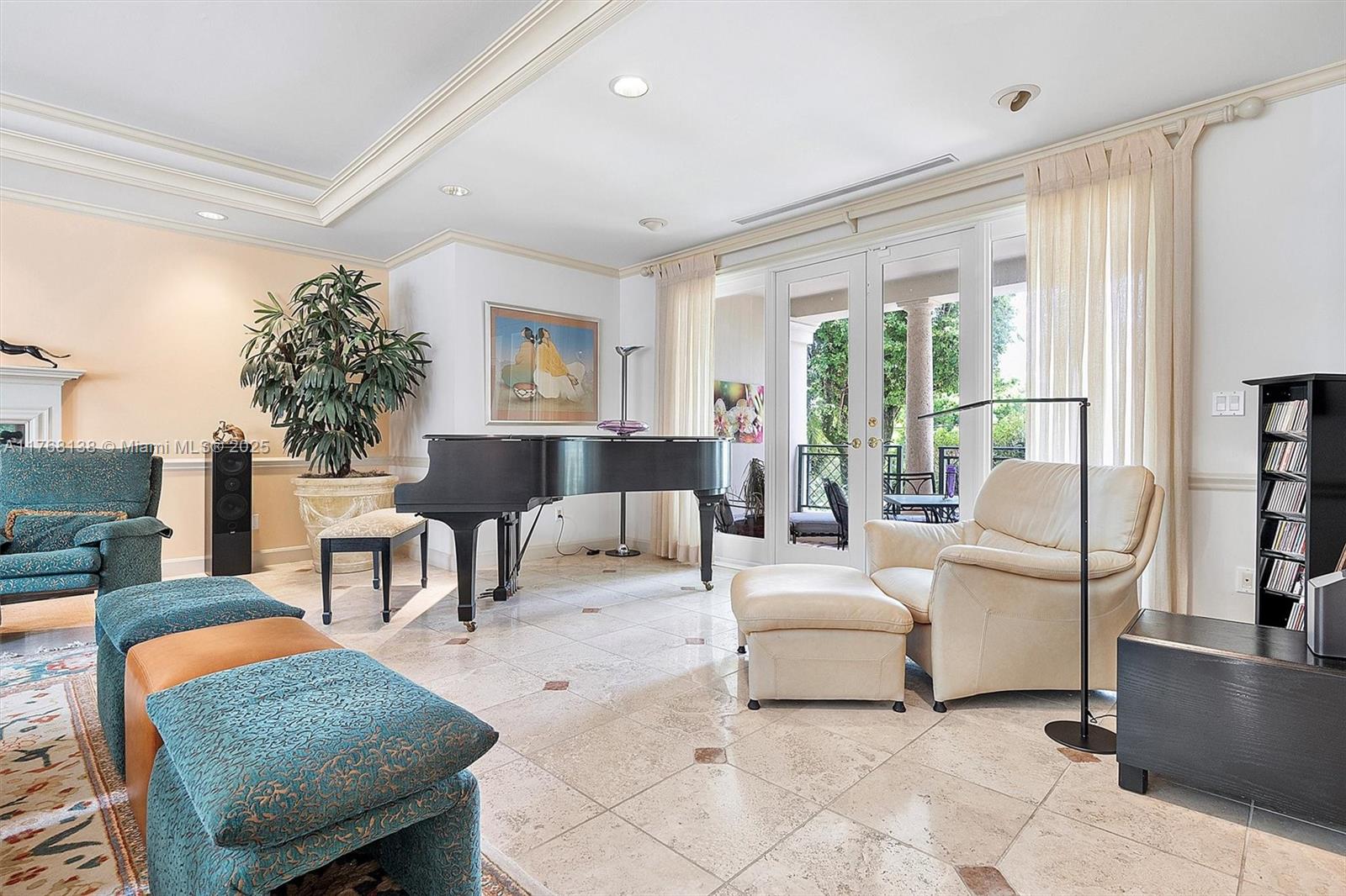 BAYSHORE VILLAS - Residential