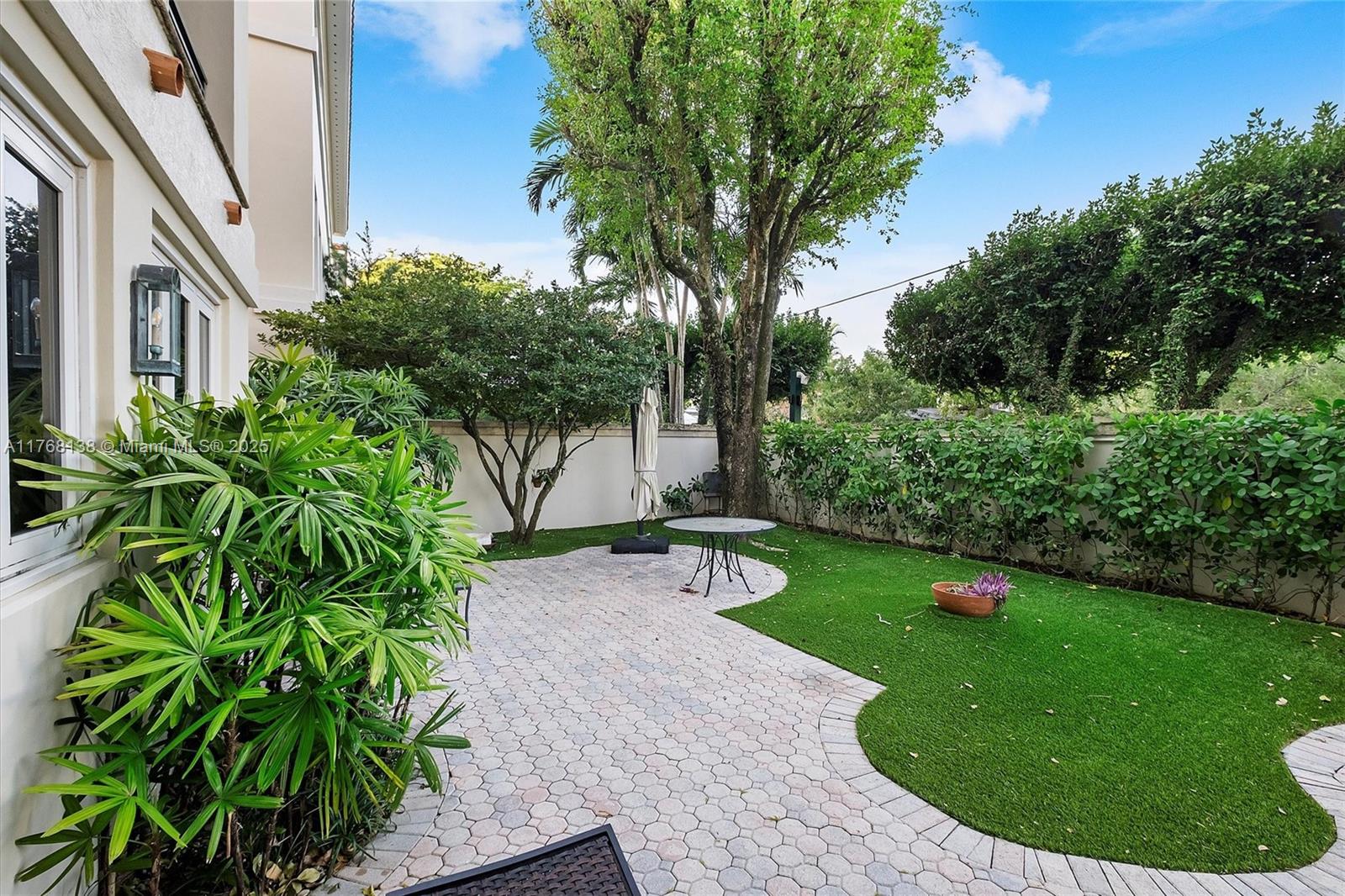 BAYSHORE VILLAS - Residential