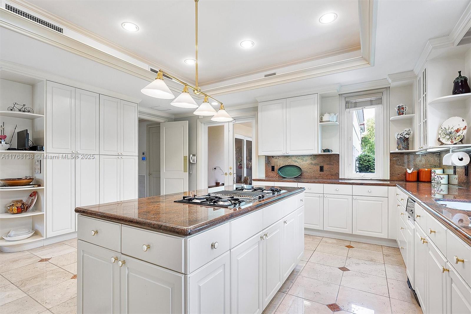 BAYSHORE VILLAS - Residential