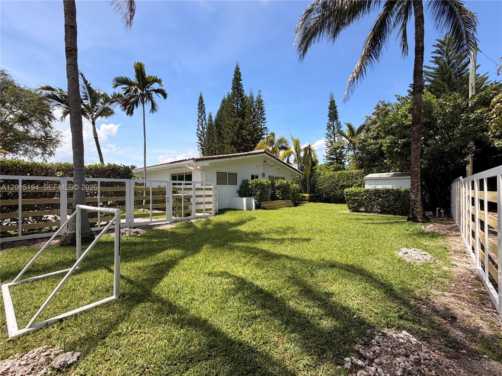 SAN SOUCI ESTATES - Residential Lease