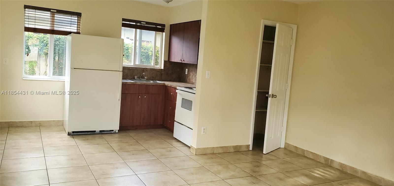 Lovely 2bed 2bath completely renovated and ready for new tenant. Section 8 welcome