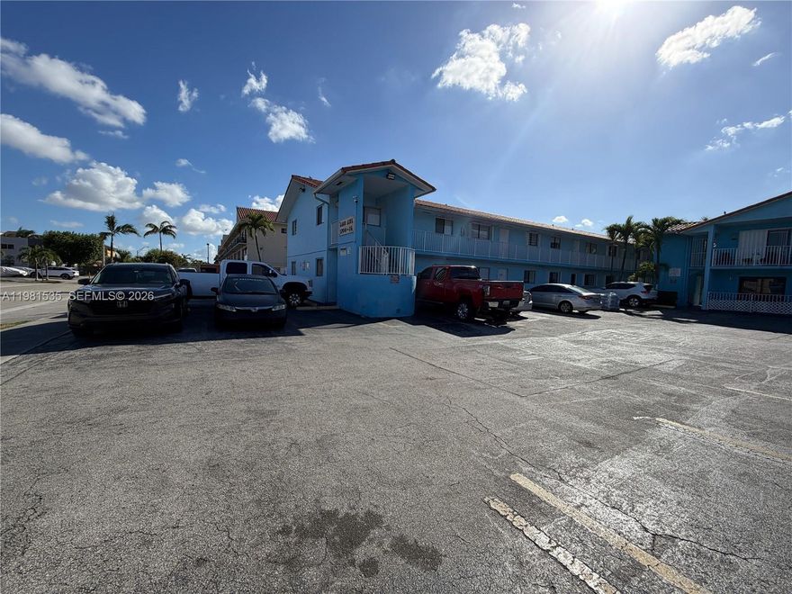 Located in the Lago Azul community in Hialeah, unit will be professionally clean and freshly painted prior to
moving. Easy to show. Requirements: Completed rental application, last 3 pay stubs, bank statements, and photo ID for all adults, just need 2 months to move in.