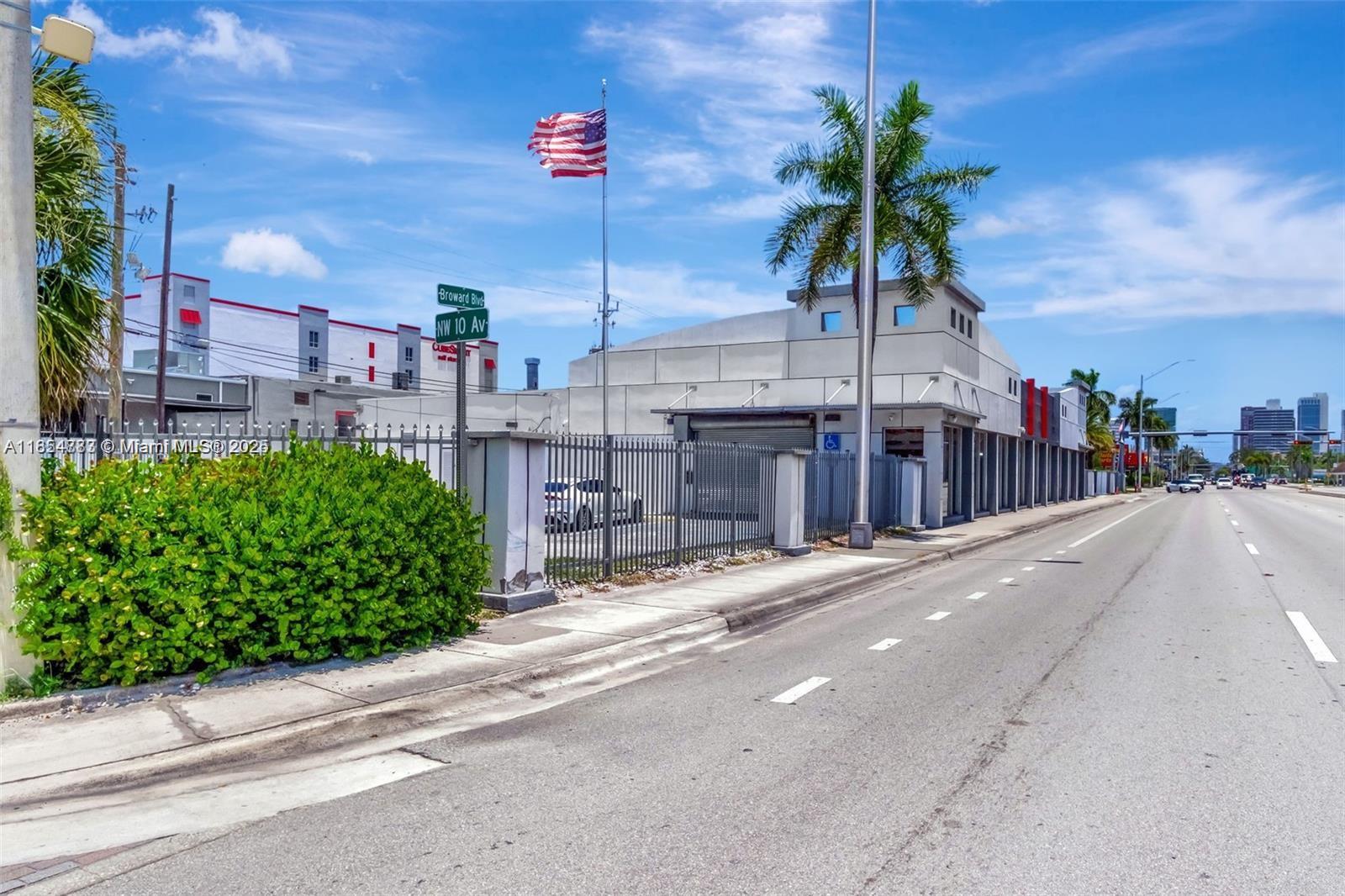 925 W Broward Blvd