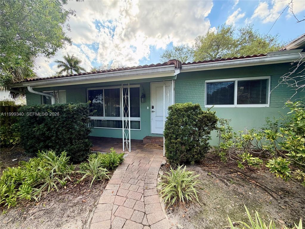 Photo of 1581 SW 27th Ter, Fort Lauderdale, FL 33312 (MLS # A11999340)