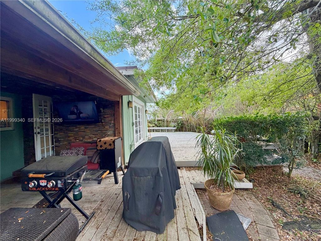 Photo of 1581 SW 27th Ter, Fort Lauderdale, FL 33312 (MLS # A11999340)