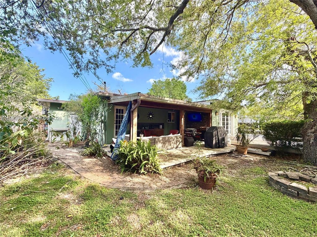 Photo of 1581 SW 27th Ter, Fort Lauderdale, FL 33312 (MLS # A11999340)