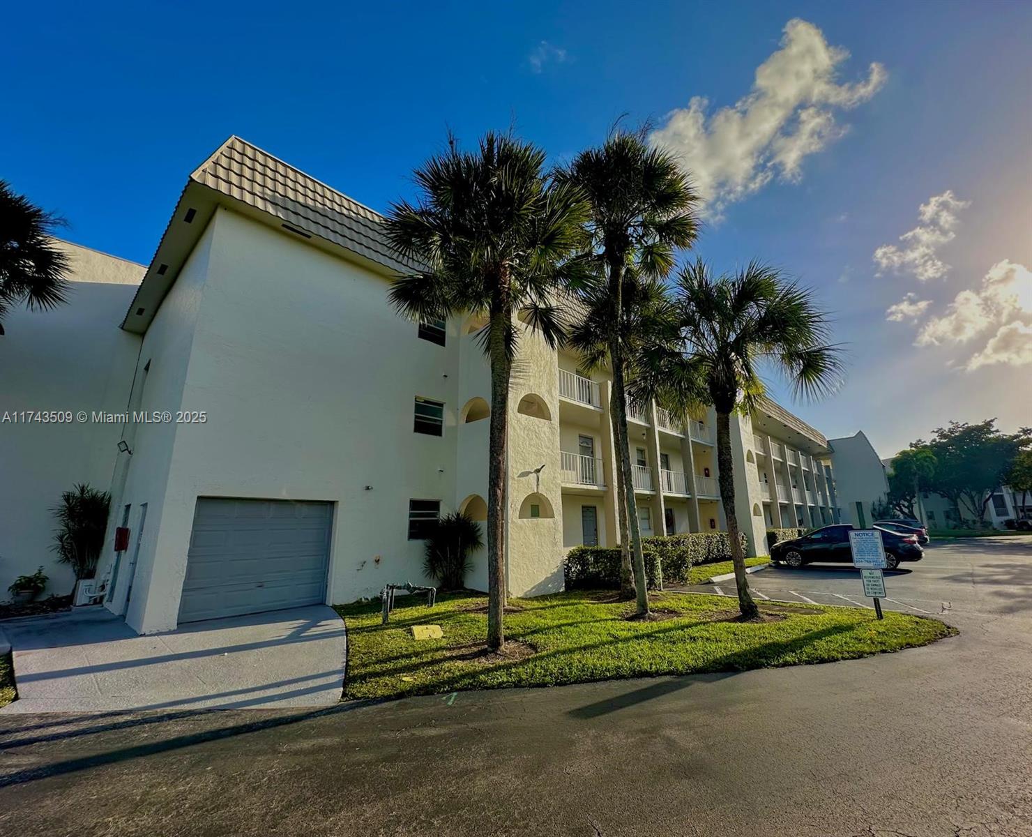 8450 Sunrise Lakes Blvd 107