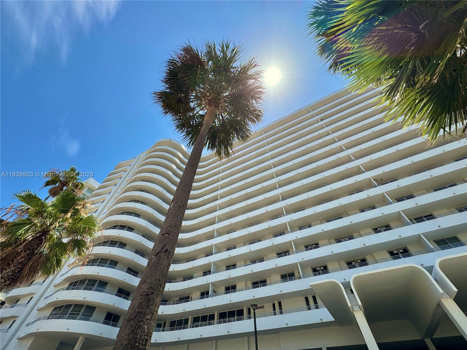 5555 Collins Ave 6E