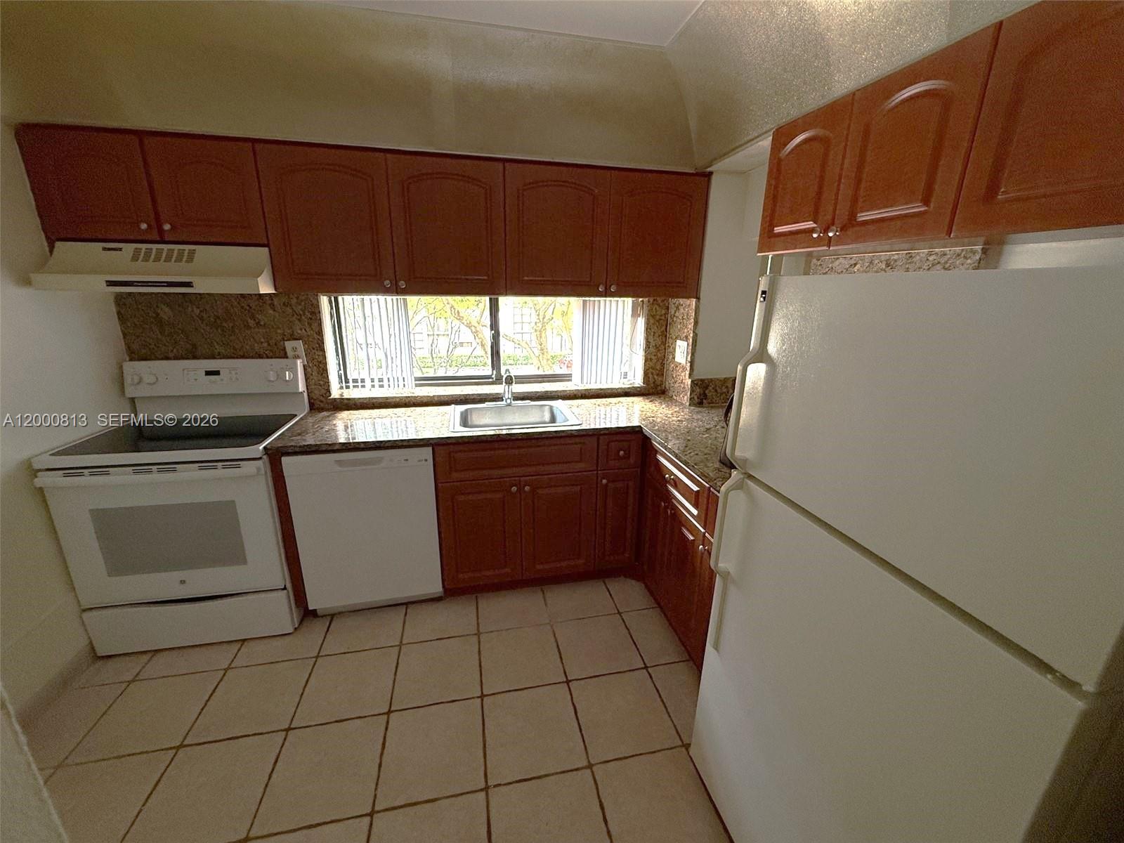 PLAZA OF AMERICAS CONDO P - Residential Lease