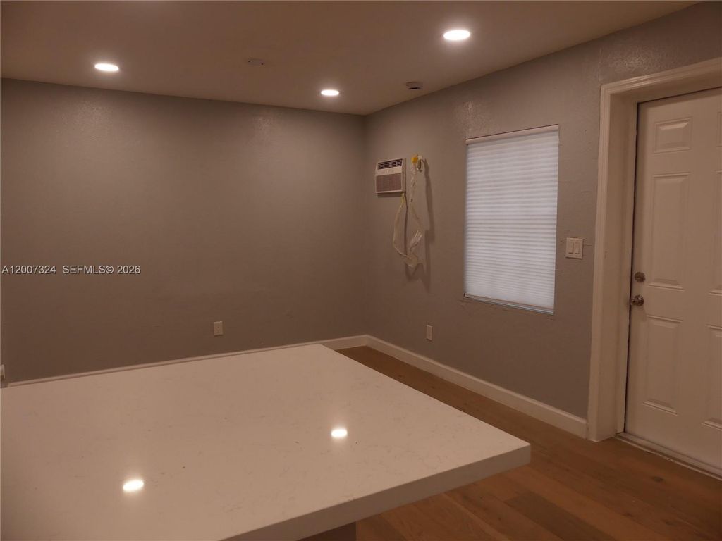 Photo of 161-165 NW 40th St #4, Oakland Park, FL 33309 (MLS # A12007324)