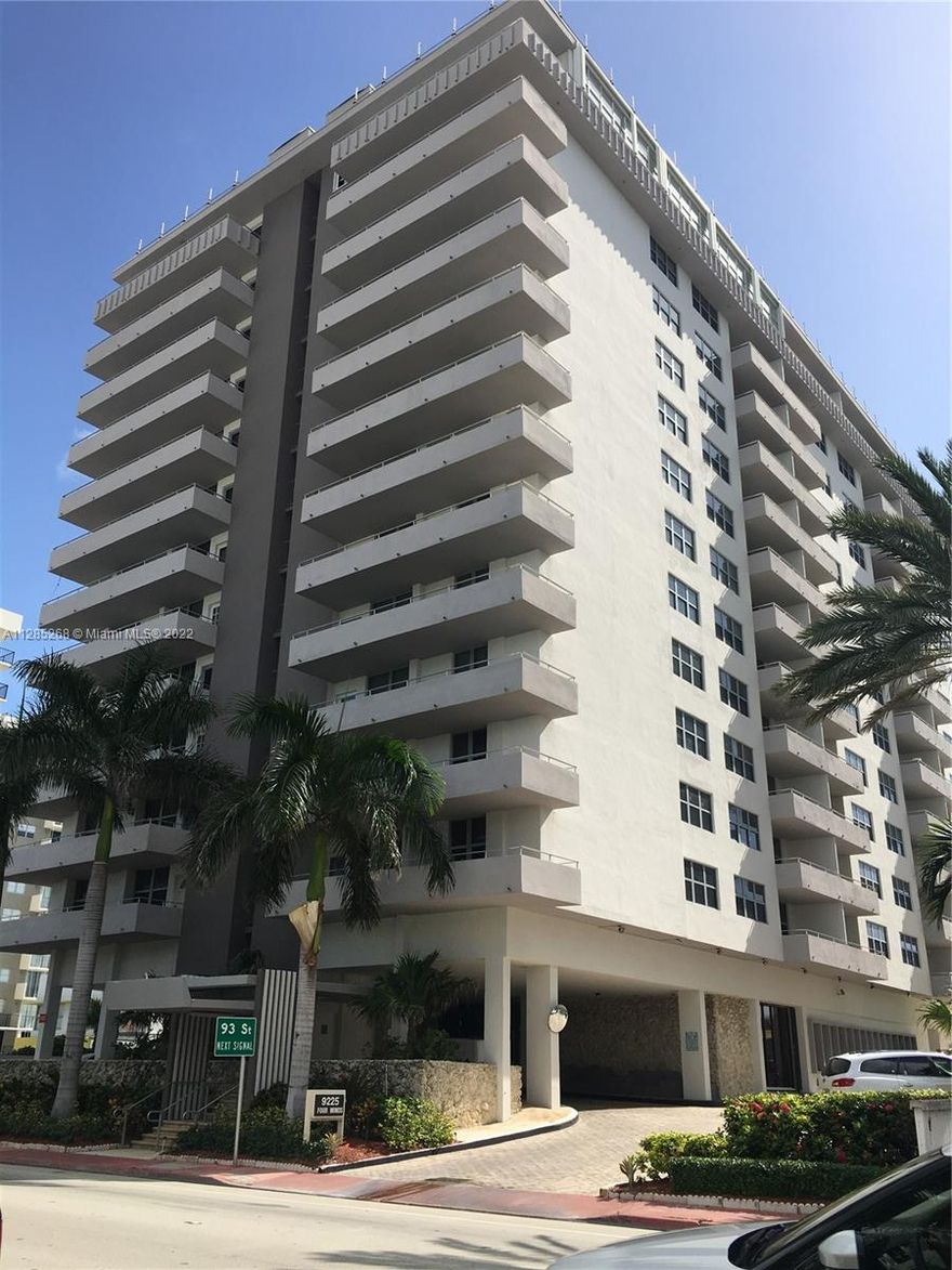 HUGE 1/1.5 UNIT AT FOUR WINDS WITH NICE OCEAN AND CITY VIEWS. REMODELED KITCHEN WITH GRANITE COUNTERTOPS. CARPET IN BEDROOM AND TILE FLOORS IN THE REST OF THE UNIT. ENJOY THE OCEANFRONT POOL, THE BEACH, LIBRARY AND MORE. GREAT LOCATION IN SURFSIDE, WALK TO RESTAURANTS AND STORES, PUBLIX, BAL HARBOUR SHOPS, SURFSIDE COMMUNITY CENTER, THE BAL HARBOUR SHUL AND MORE!!