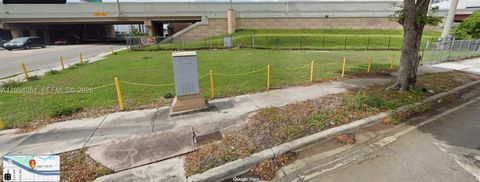 2200 NW 11th St Miami FL 33125