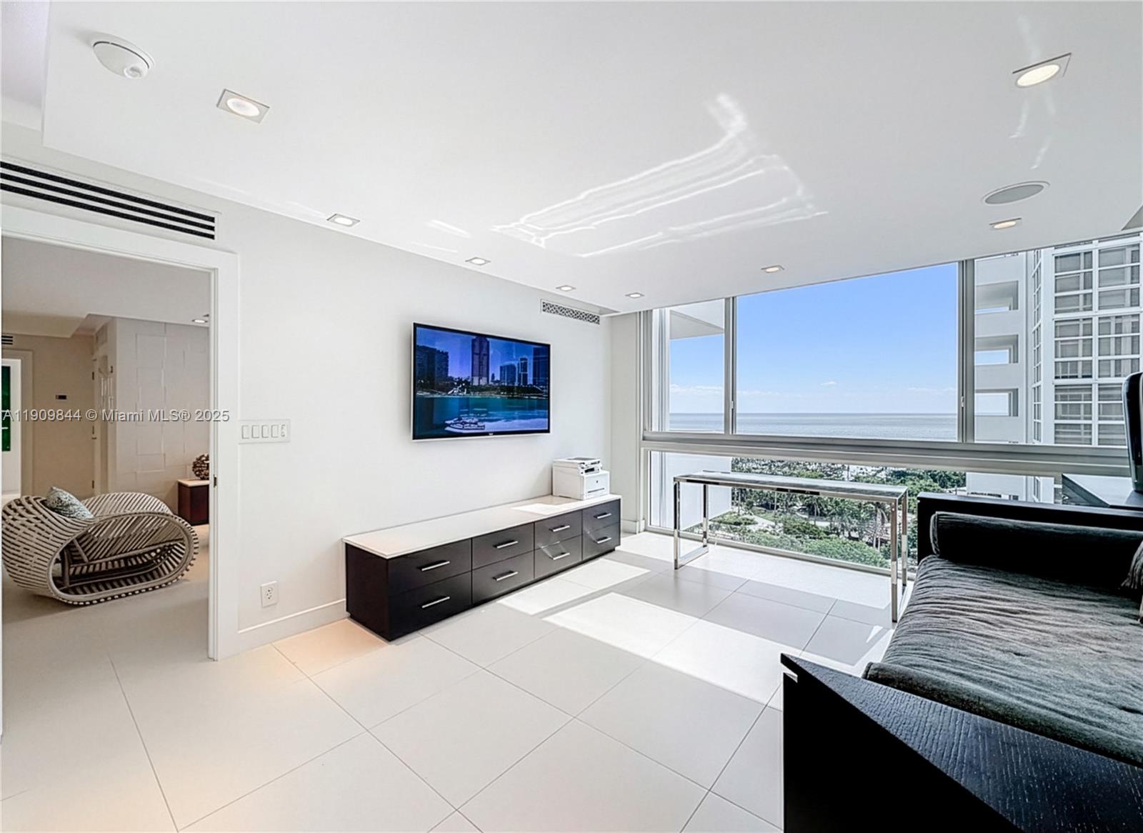 EMBASSY TOWER II INC COND - Residential Lease