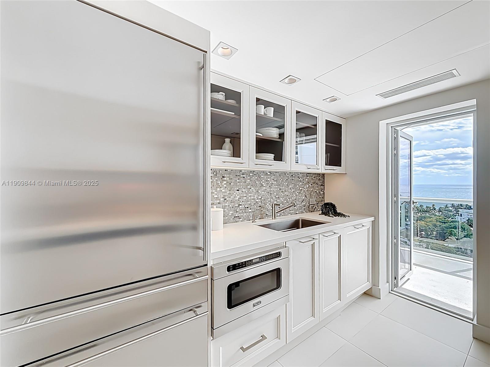 EMBASSY TOWER II INC COND - Residential Lease