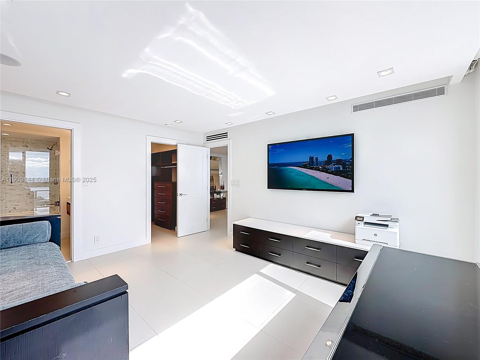 EMBASSY TOWER II INC COND - Residential Lease