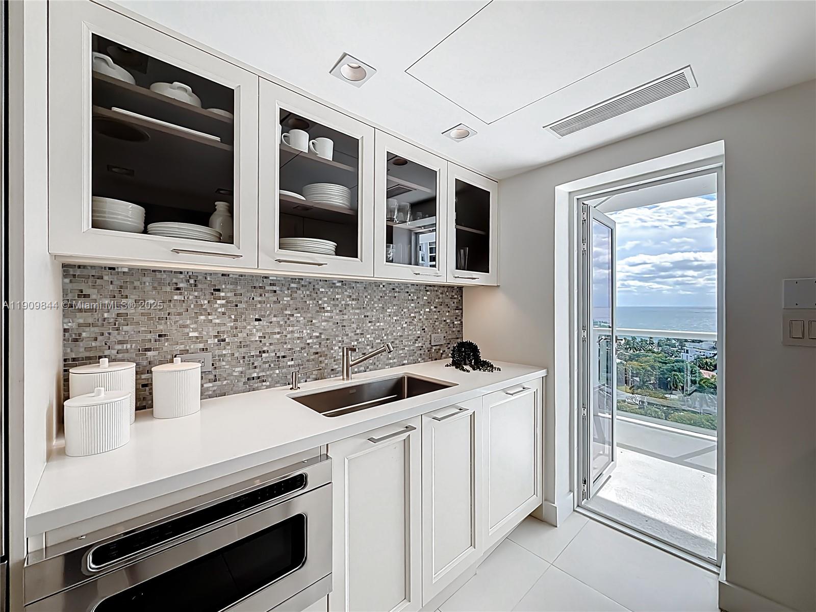 EMBASSY TOWER II INC COND - Residential Lease