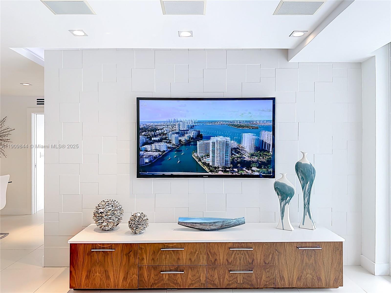 EMBASSY TOWER II INC COND - Residential Lease