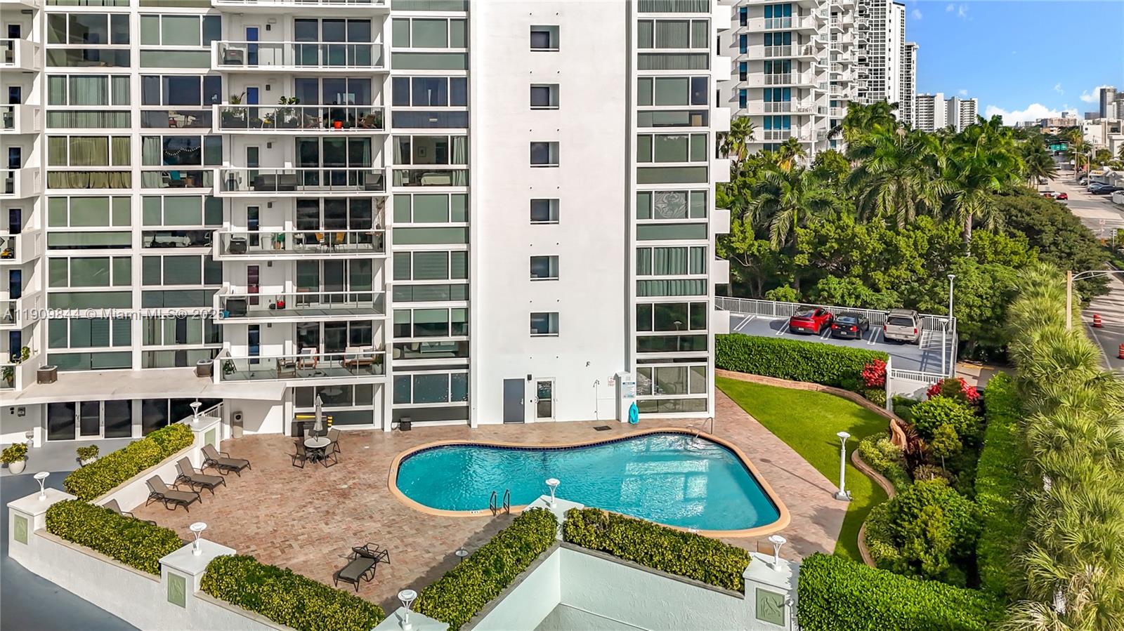 EMBASSY TOWER II INC COND - Residential Lease