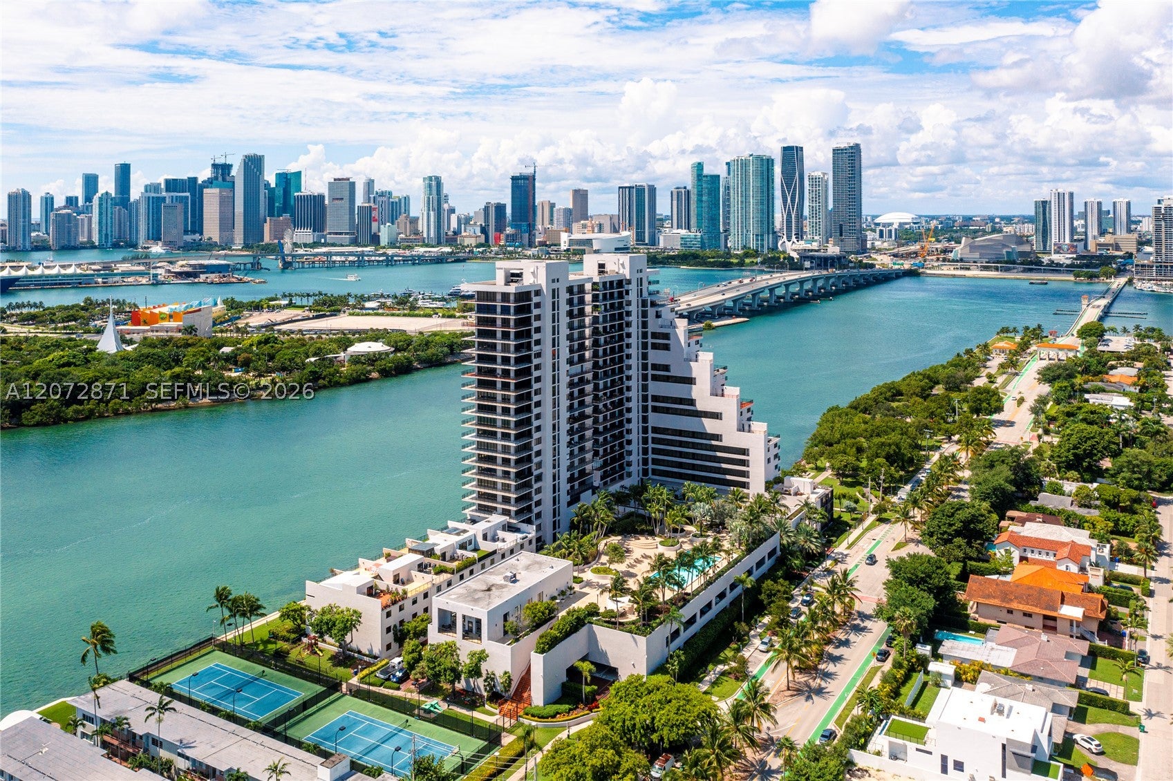 1000 Venetian Way