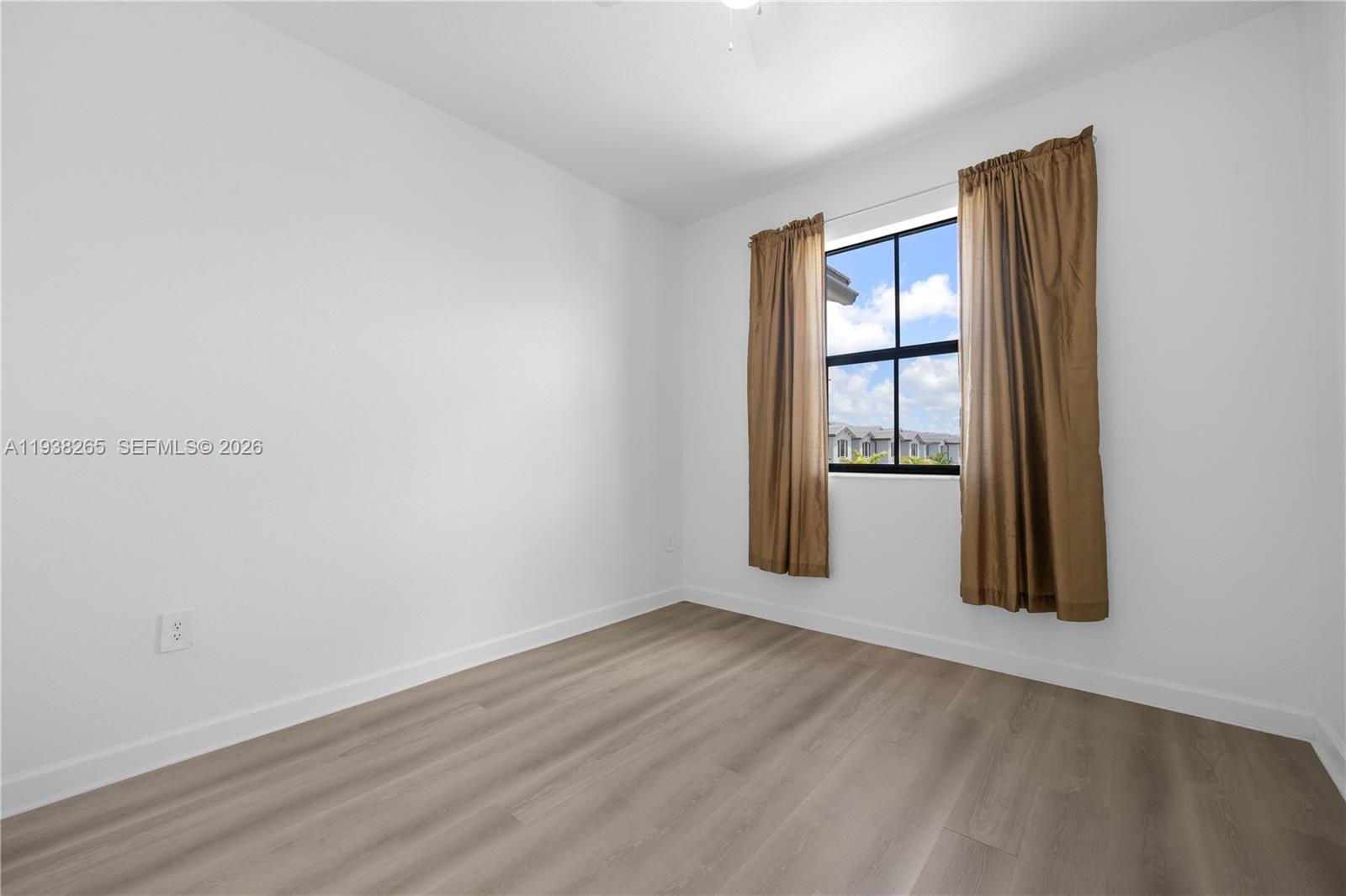 PINE ISLE - Residential